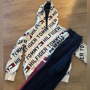 Tommy Hilfiger navy blur and White Graphic set